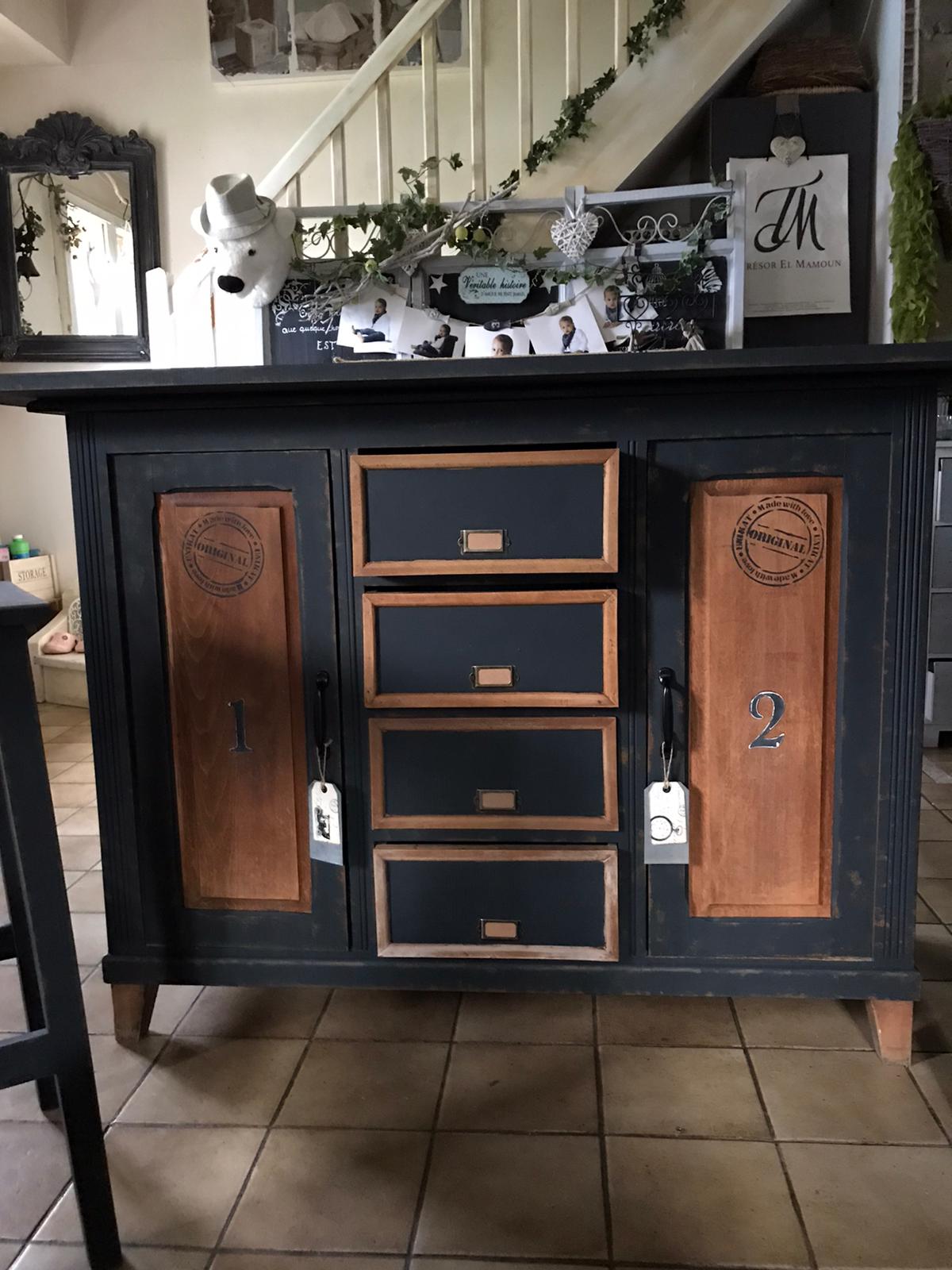 Relooking d'un buffet avec la peinture Black Velvet Vintage Paint de chez Jeanne d’Arc Living