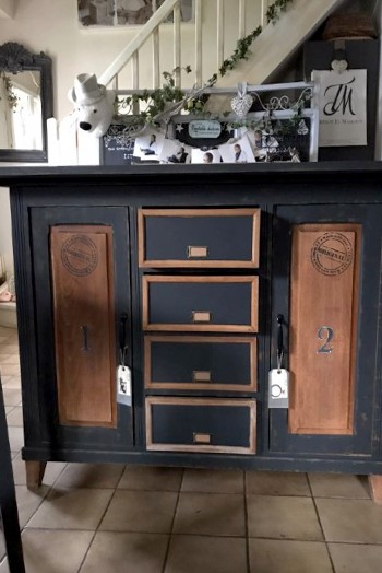 Relooking d'un buffet avec la peinture Black Velvet Vintage Paint de chez Jeanne d’Arc Living