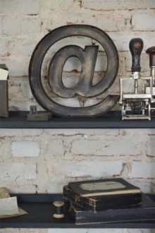 Beau signe @ avec délicieuse patine de métal foncé - H: 25 - l: 25 cm - Réf : 572107 Beau signe @ avec délicieuse patine de métal foncé - H: 25 - l: 25 cm - Réf : 572107