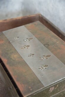 Pochoir réutilisable "Lys Français" - 10 x 27 cm - Réf. 700348 Pochoir réutilisable - Lys Français - 10 x 27 cm - Réf. 700348