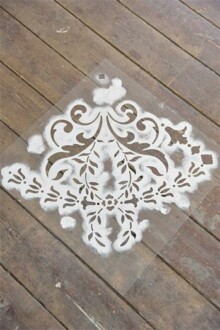 Pochoir réutilisable "Filigrane 7" - 60 x 60 cm - angle pour réaliser des motifs ronds de grande dimension - Réf. 702002 Pochoir réutilisable - "Filigrane 7" - 60 x 60 cm - angle pour réaliser des motifs ronds de grande dimension - Réf. 702002