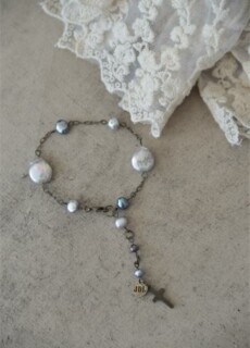 Bracelet "Adorable Gloire" bleu gris - fait main - perles d'eau douce - 21 cm - Réf. 902013 Bijoux-Bracelet "Adorable Gloire" bleu gris fait main avec perles eau douce_902013