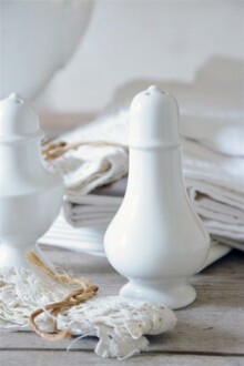 Salière/poivrière en porcelaine blanche - H 12cm - Réf. 400511 Salière/poivrière en porcelaine blanche - H 12cm - Réf. 400511